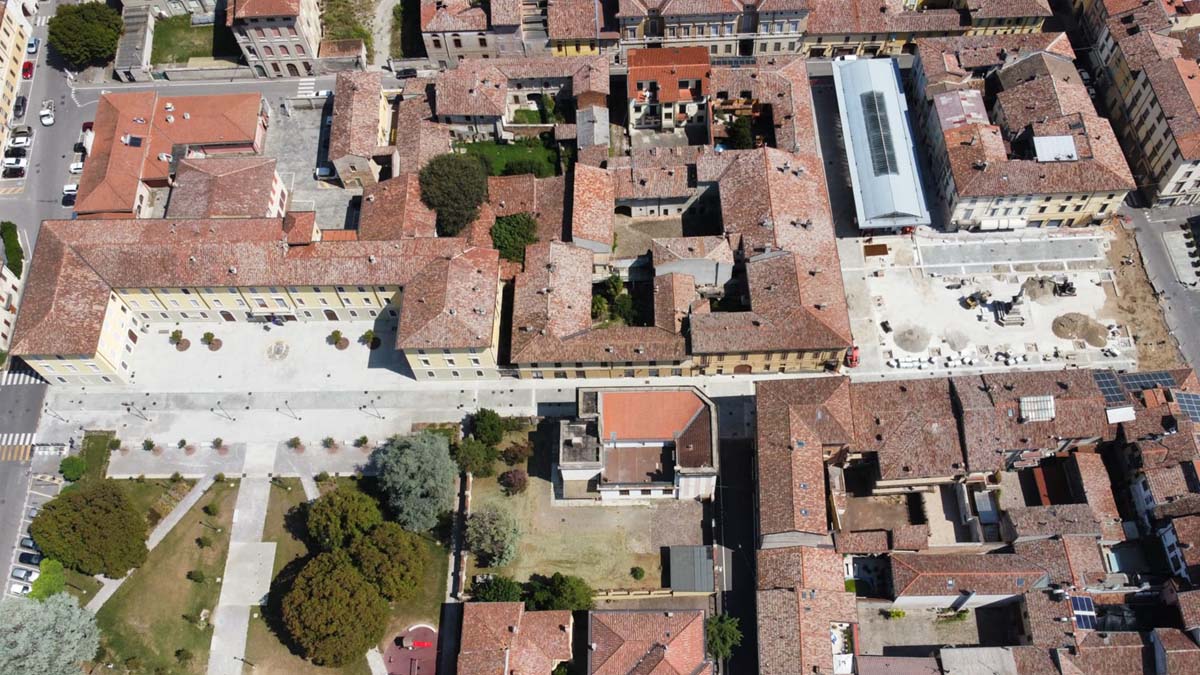 inquadratura aerea di piazza garibaldi e lavori in corso
